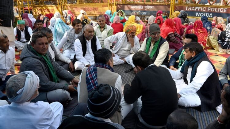 Farmers en route to Delhi traffic police advise limiting messages