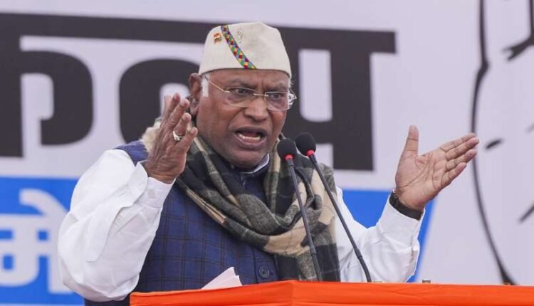 Kharge counters Centres White Paper with Congress Black Paper e1707975105869